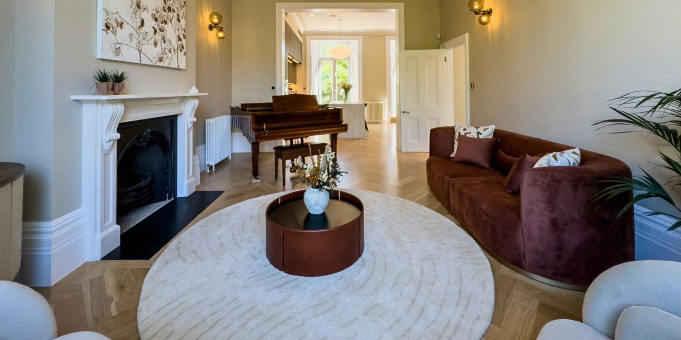 Curved Lines & Vibrant Hues: The Hampstead Project by Sai Interiors