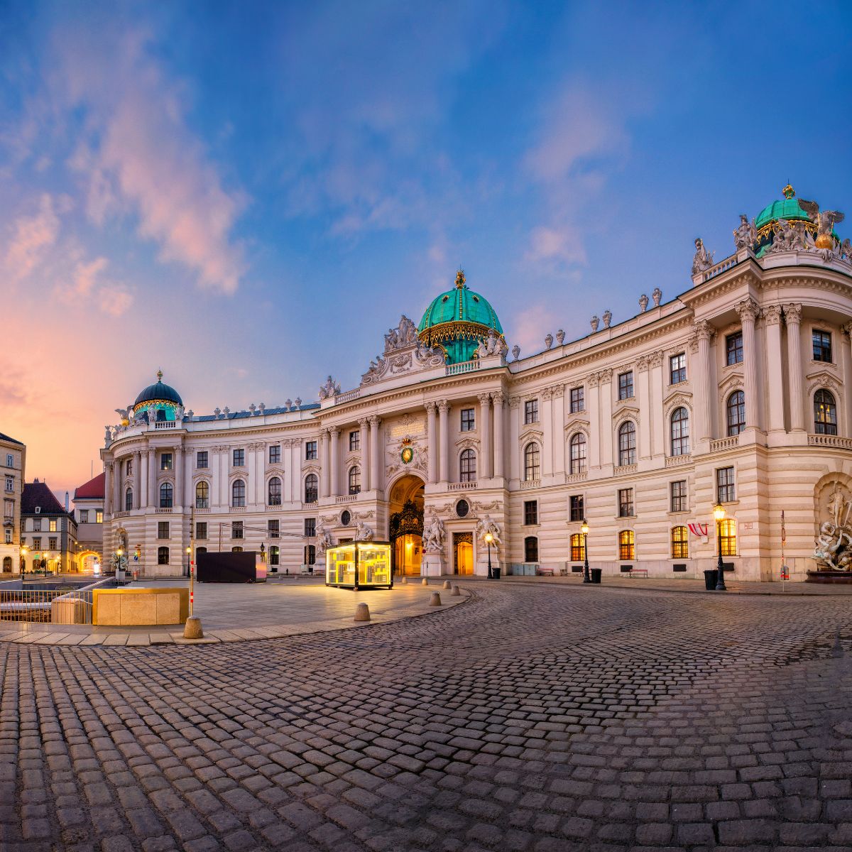 best interior designers in Austria by Domkapa Exterior view of the Huis van het Huis palace in Vienna, Austria, highlighting its elegant design and historical significance.
