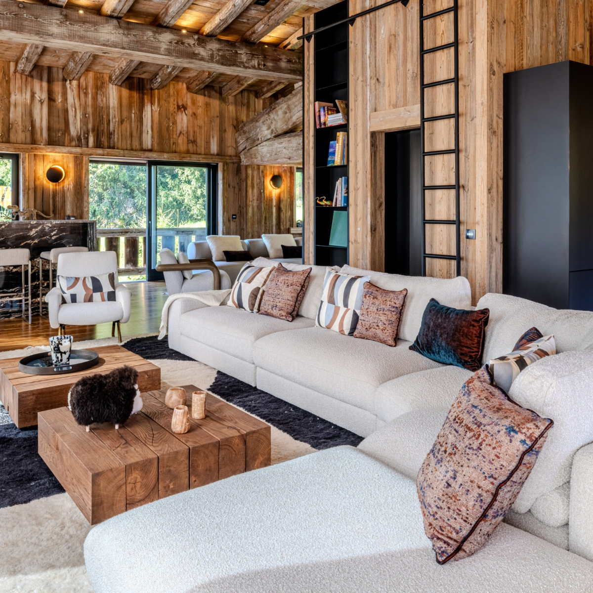 A spacious living room with a large modular sofa, enhancing the room's comfort and warmth. By Aloona Design.