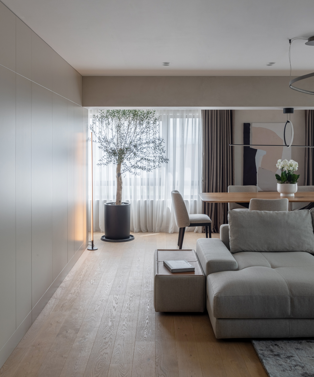 A contemporary living room showcasing a comfortable modular sofa and a chic table, perfect for relaxation and gatherings.