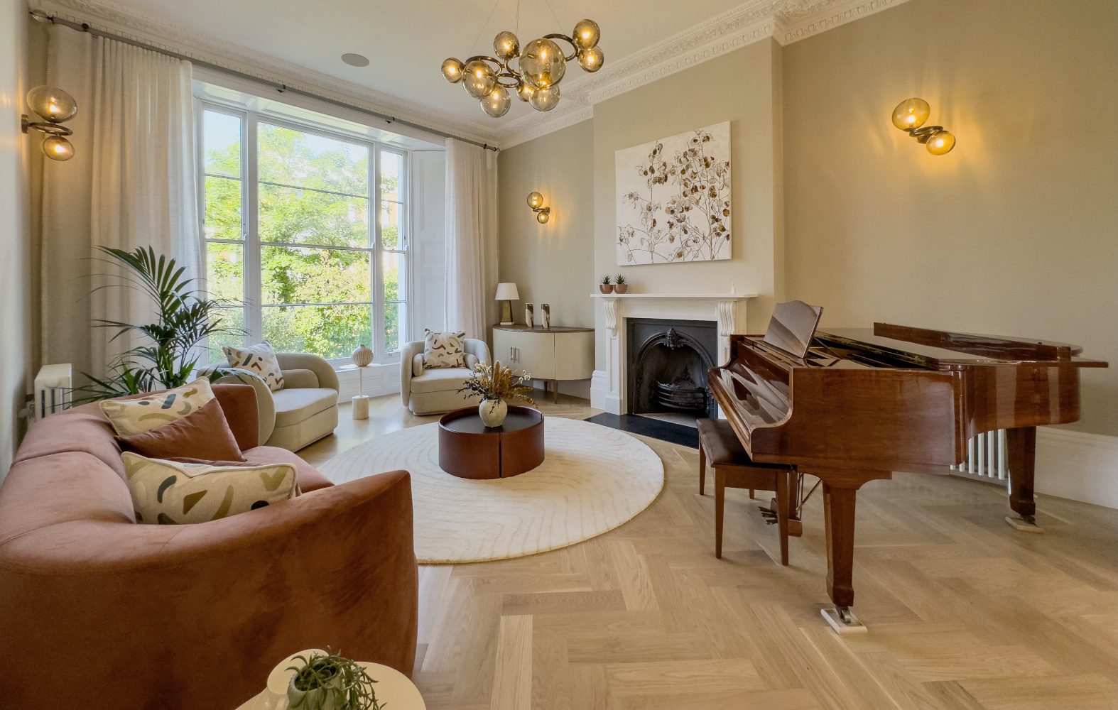 Curved Lines & Vibrant Hues: The Hampstead Project by Sai Interiors